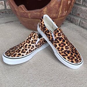 🍒💣 Vans cheetah print slip on shoes